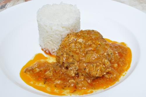 Mleté karbanátky pečené v rajčatové omáčce – Snadné Česko recept, zvládnete za 30 - 45 minut